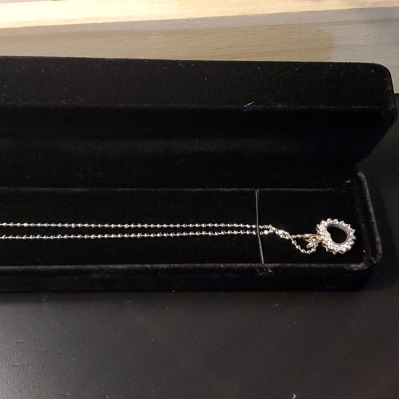Silver heart shaped necklace - Picture 2 of 2